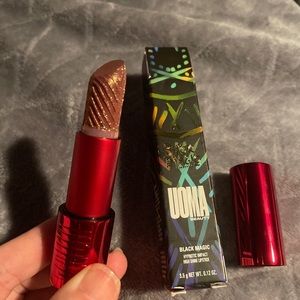Uoma lipstick black magic